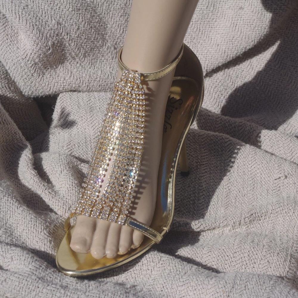 SIZZLE BY COLORIFIC- GOLD SHOES- NEW  SIZE 9